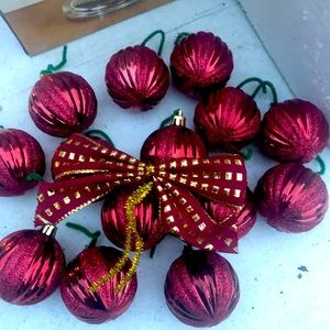 Ornaments & Bows